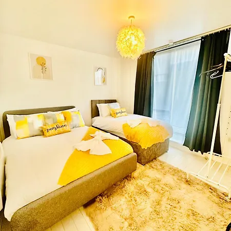 Apartment Elegant Two Bedroom In The Centre With Parking And Garden *