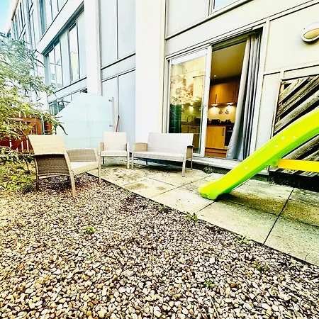 Apartment Elegant Two Bedroom In The Centre With Parking And Garden Birmingham